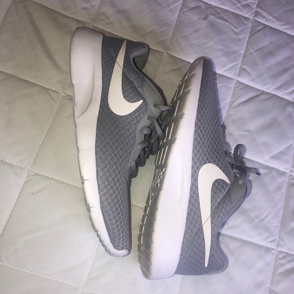 Gray running nikes size 6 youth kids